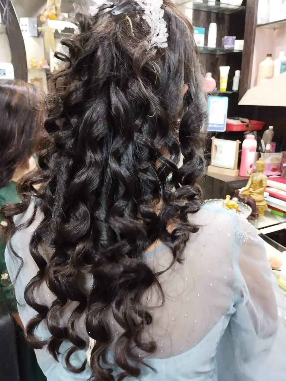 Long curled hairstyle finish by Looks and Locks
